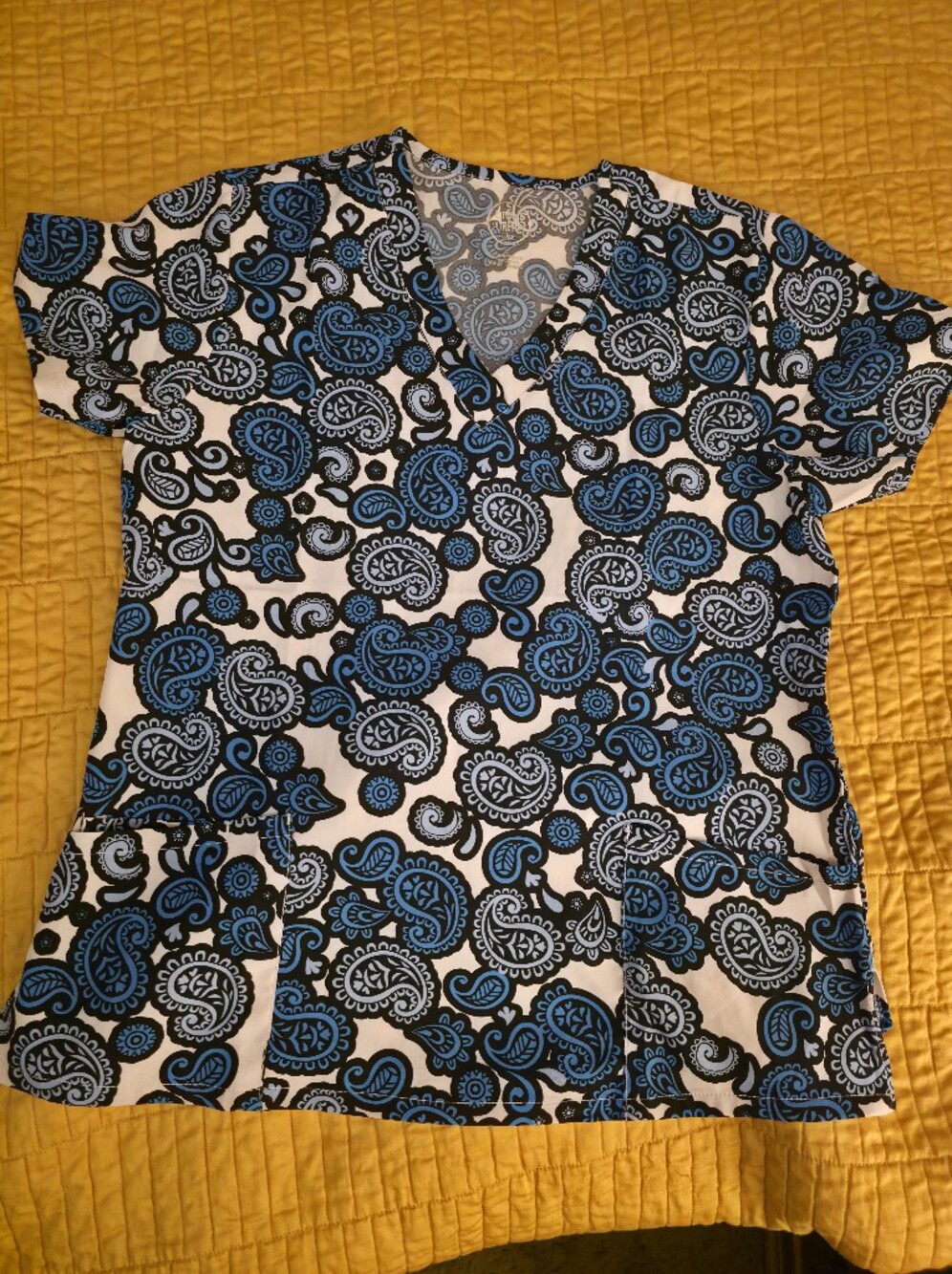Divine Stretch By JD Uniforms Blue Paisley V-Neck Women's Scrub Top Size Large